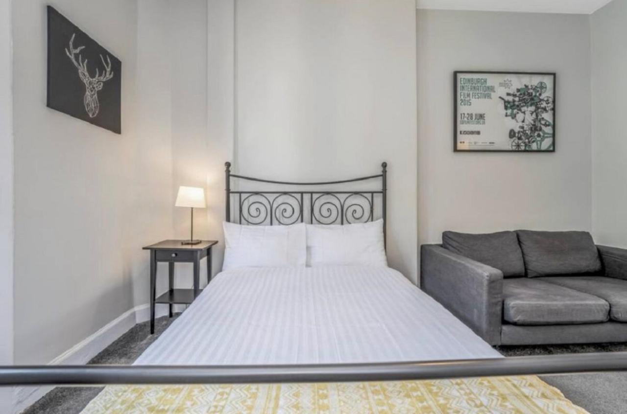 Spacious & Comfortable 3 Bedroom Apartment - Near City Centre - Free Parking Available - Sleeps Up To 5 Guests Edinburgh Dış mekan fotoğraf